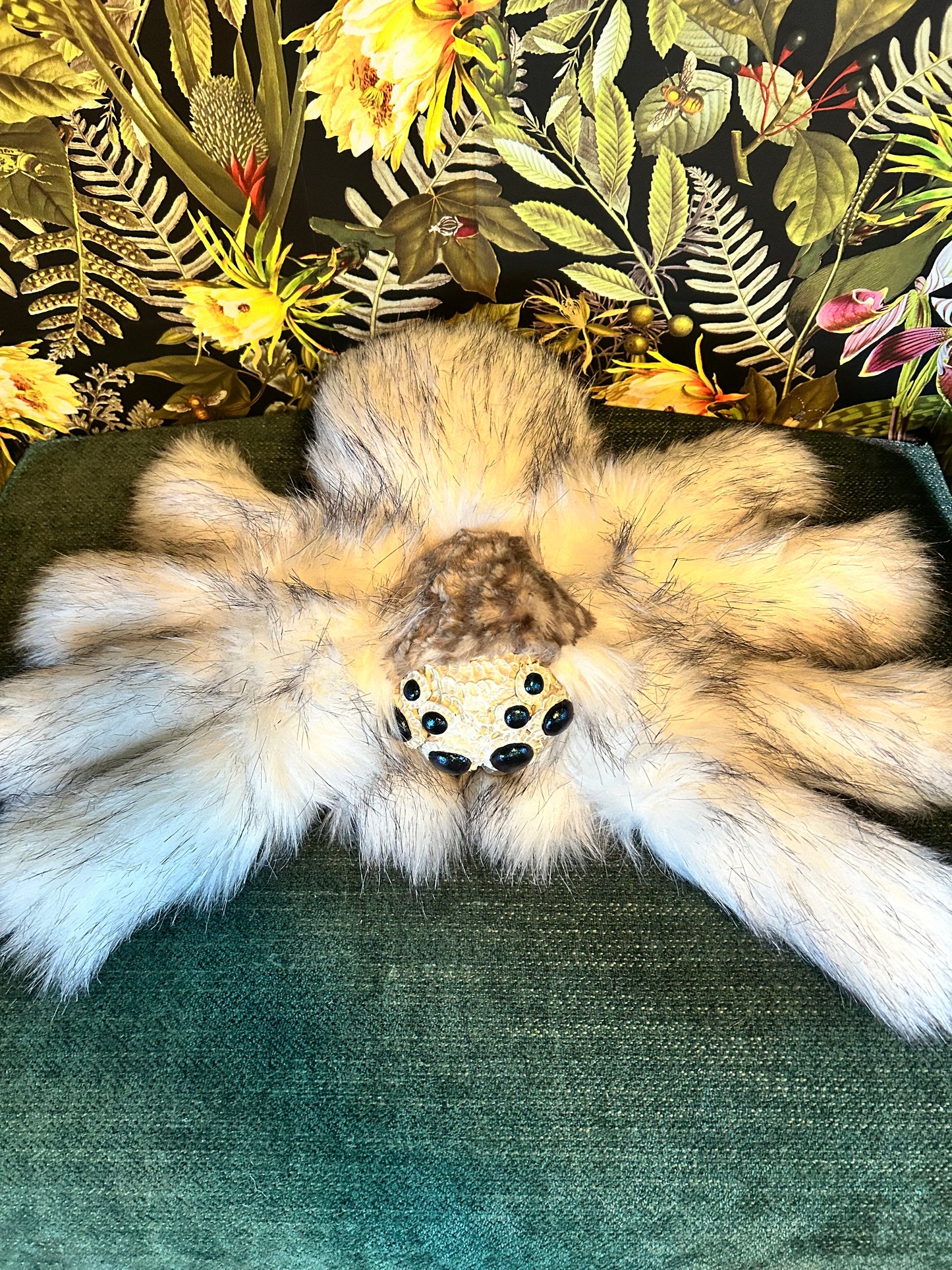 Jumping Spider (white)